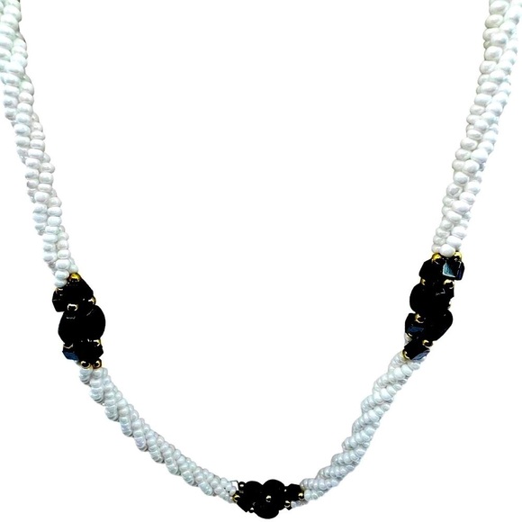 Vintage White & Green Beaded Necklace With Gold Accents.  A45 - Picture 2 of 9